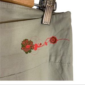 Skunkfunk Elisenda Capri Pants - SKFK Size 4 (Medium -8)